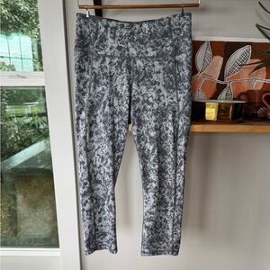 Under Armour Gray Graphic Pattern Crop Running Yoga Tights Leggings Size Small